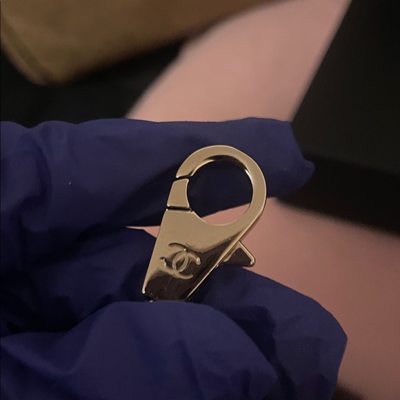 CHANEL Beaute VIP Black Quilted AirPod/wallet set - Picture 10 of 17